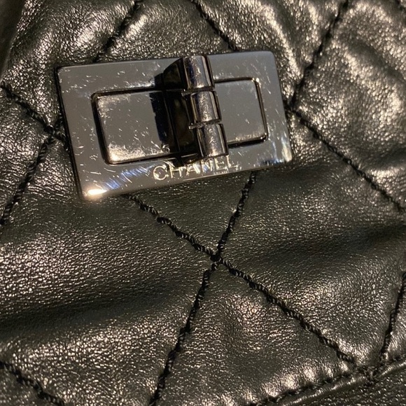 Chanel 2.55 Matelasse Turn Lock Tote Leather Handbag - Picture 9 of 9